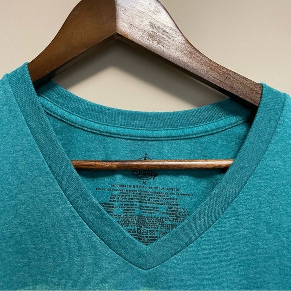 Disney Winnie The Pooh V-Neck T-Shirt Women’s Medium - Picture 2 of 8